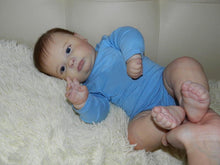 Cargar imagen en el visor de la galería, 24 Inch Cuddly Weighted Reborn Baby Doll Soft Silicone Baby Doll Toddler Reborn Boy
