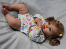 Carica l&#39;immagine nel visualizzatore di Gallery, 17 Inches Cute Reborn Newborn Baby Doll Lifelike Cuddly Doll Popular Handmade Reborn Babies Doll
