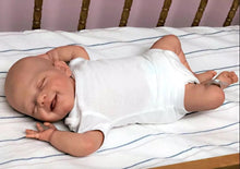 Laden Sie das Bild in den Galerie-Viewer, Lifelike Reborn Toddler 19 Inch Realistic Newborn Baby Doll Boy Full Silicone Body Reborn Baby Dolls
