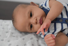 Carica l&#39;immagine nel visualizzatore di Gallery, Real Life Weighted Black Reborn Toddler Doll Biracial African American Realistic Newborn Baby Doll Boy Silicone Reborn Baby Dolls
