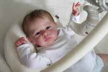 Laden Sie das Bild in den Galerie-Viewer, Weighted Cloth Body 23 Inches Reborn Toddler Doll Realistic Newborn Baby Doll Boy Silicone Muneca Reborn
