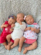Laden Sie das Bild in den Galerie-Viewer, Lifelike Reborn Baby Doll Realistic Reborn Baby Doll Girl 20 Inch Newborn Baby Dolls Sleeping
