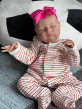 Load image into Gallery viewer, Reborn Baby Dolls Laura Sleeping Soft Silicone Reborn Baby Girl Doll Preemie Lifelike Reborn Baby Doll Reborn Baby Gift for Kids
