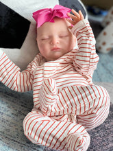 Laden Sie das Bild in den Galerie-Viewer, Reborn Baby Dolls Laura Sleeping Soft Silicone Reborn Baby Girl Doll Preemie Lifelike Reborn Baby Doll Reborn Baby Gift for Kids
