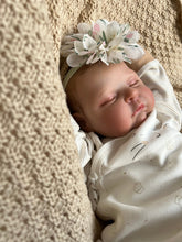 Carica l&#39;immagine nel visualizzatore di Gallery, Realistic Reborn Baby Dolls Sleeping Soft Silicone Reborn Baby Girl Doll Lifelike Reborn Baby Doll
