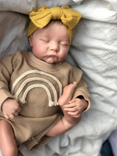 Laden Sie das Bild in den Galerie-Viewer, 18&quot; Lifelike Reborn Baby Dolls Silicone Realistic Soft Vinyl Newborn Baby Dolls That Look Real
