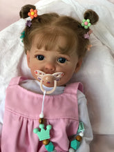 Carica l&#39;immagine nel visualizzatore di Gallery, 22 Inch Realistic Reborn Baby Doll Girl Betty Handmade Lifelike Soft Silicone Newborn Baby Doll Anatomically Correct
