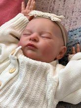 Laden Sie das Bild in den Galerie-Viewer, Sleeping Reborn Baby Dolls 19 Inches Soft Silicone Vinyl Reborn Baby Girl Doll Real Life Newborn Baby Doll
